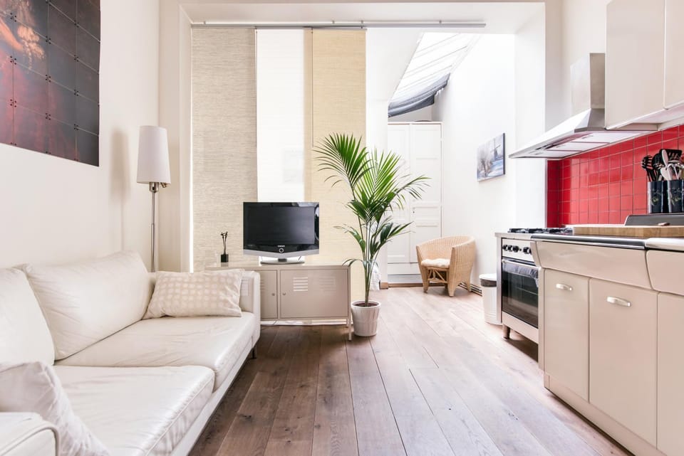 Kitchen or kitchenette, Living room, Seating area