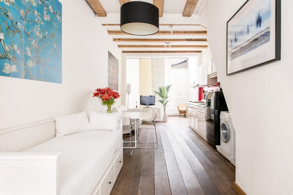 Kitchen or kitchenette, Living room, Seating area
