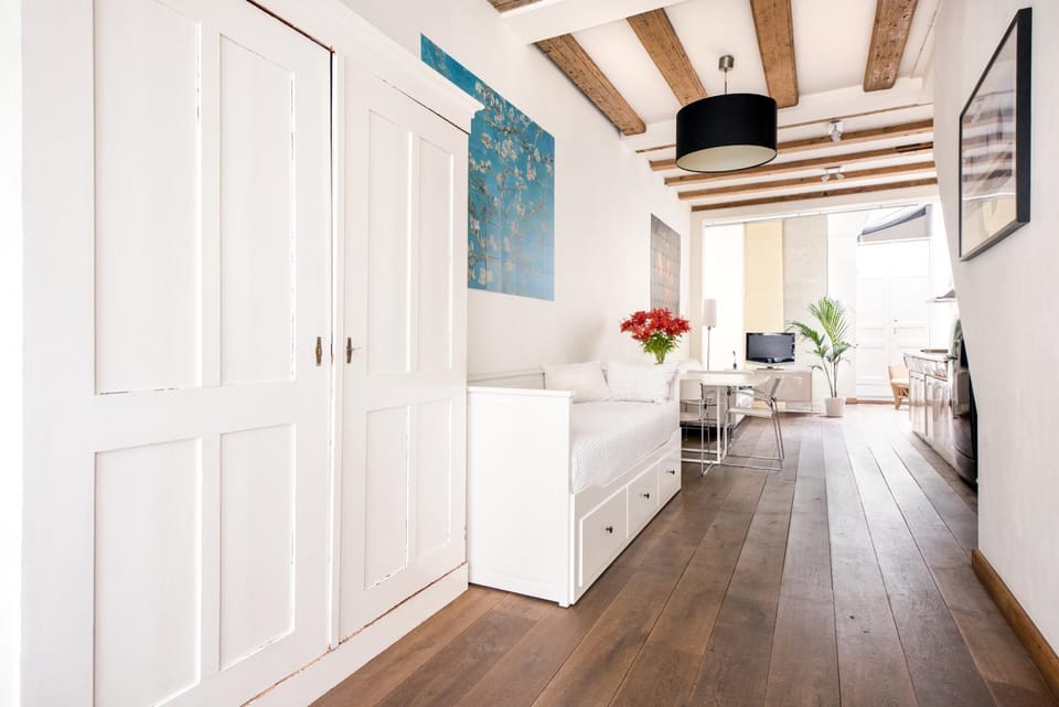 TV and multimedia, Kitchen or kitchenette, Living room, Seating area, Dining area, Area and facilities
