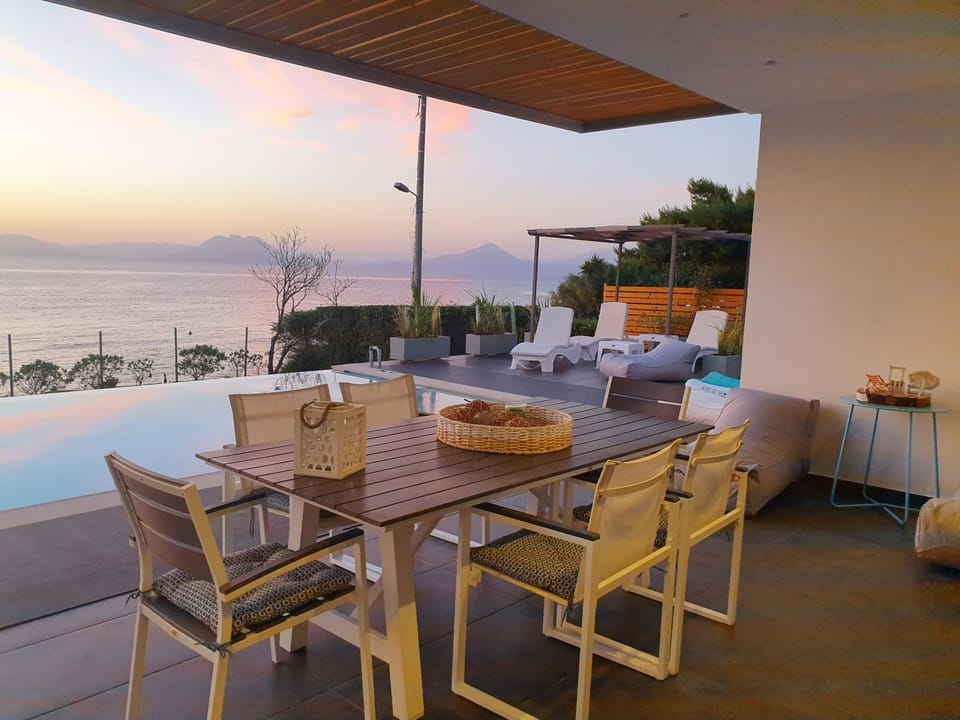 View (from property/room), Balcony/Terrace, Pool view, Sea view