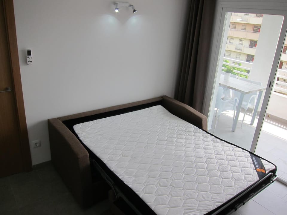 Communal lounge/ TV room, Bed, Lounge or bar