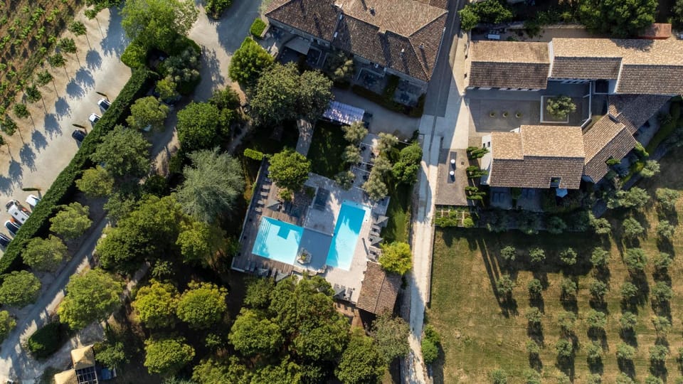 Property building, Bird's eye view, Pool view, Swimming pool