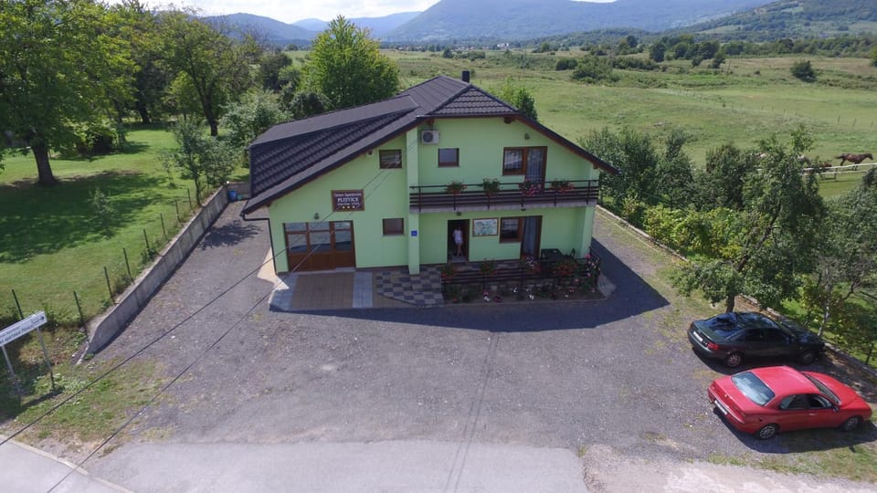 Property building, Bird's eye view, Street view