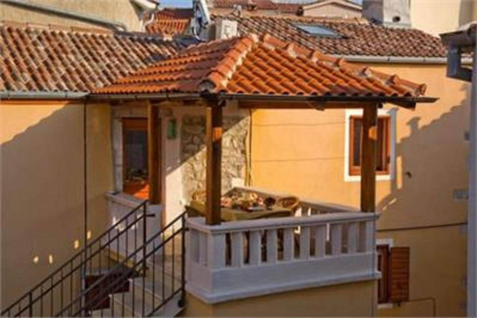 Patio, Facade/entrance, Day