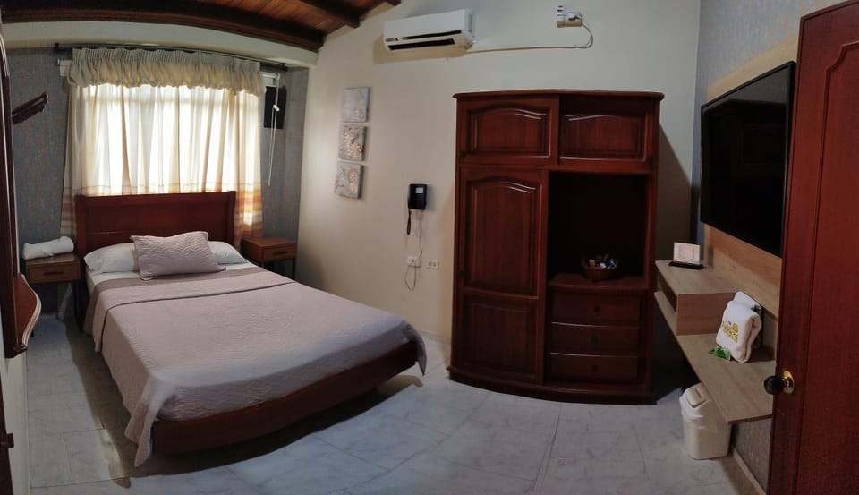 Photo of the whole room, air conditioner