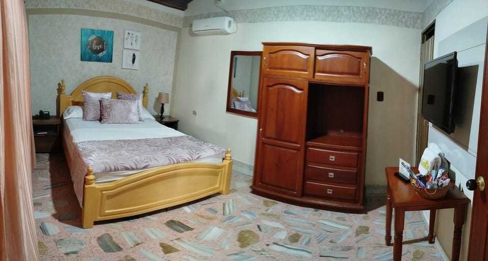 Photo of the whole room, Bedroom, wardrobe, air conditioner