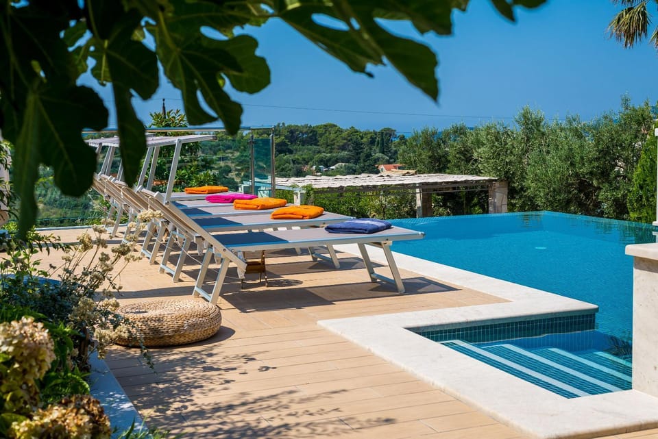 Patio, Swimming pool, Swimming pool