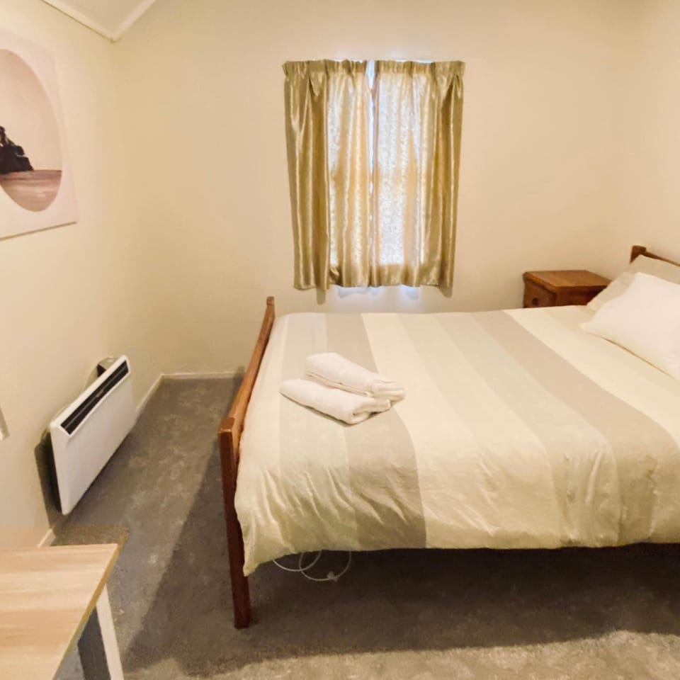 Photo of the whole room, Bedroom, towels