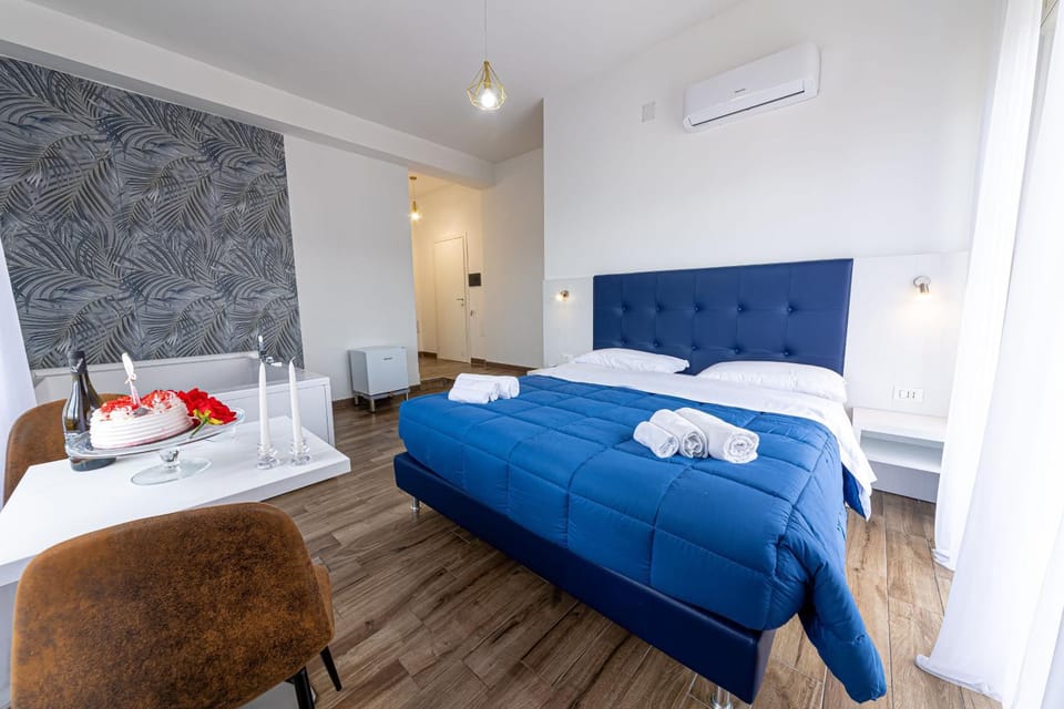 Hot Tub, Bedroom, Food, Breakfast, air conditioner