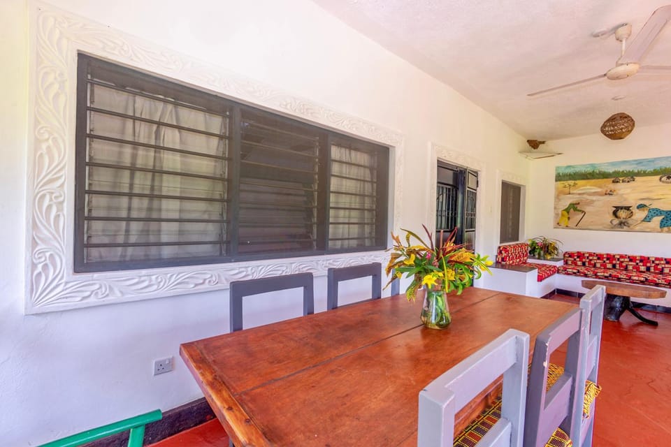 Seating area, Dining area