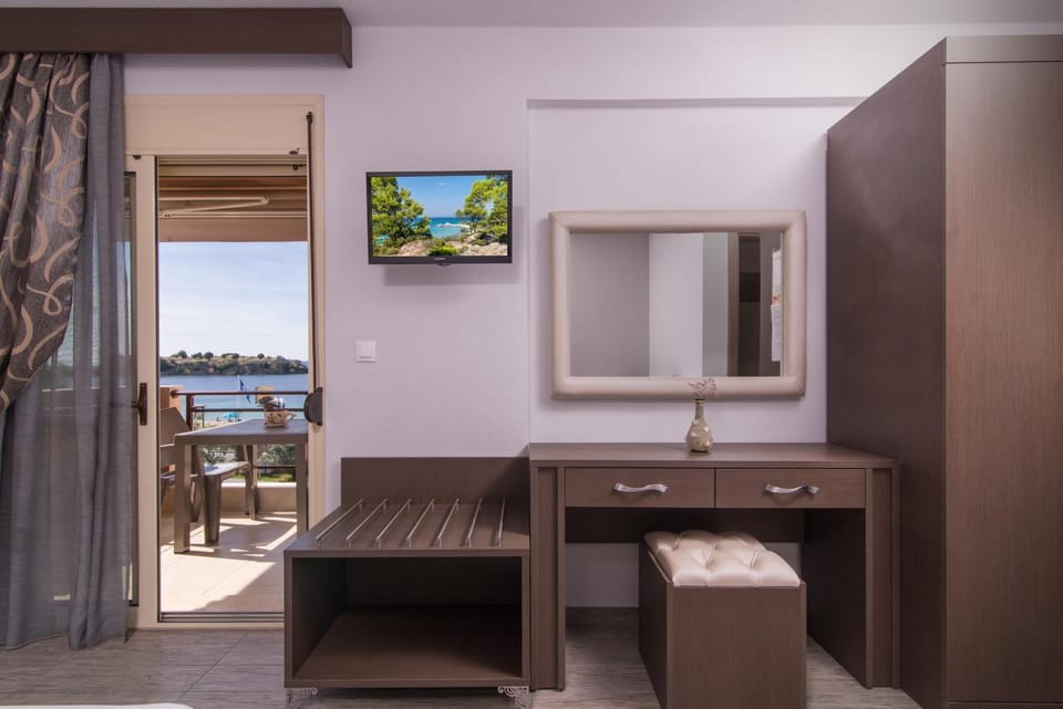 TV and multimedia, Photo of the whole room, Sea view