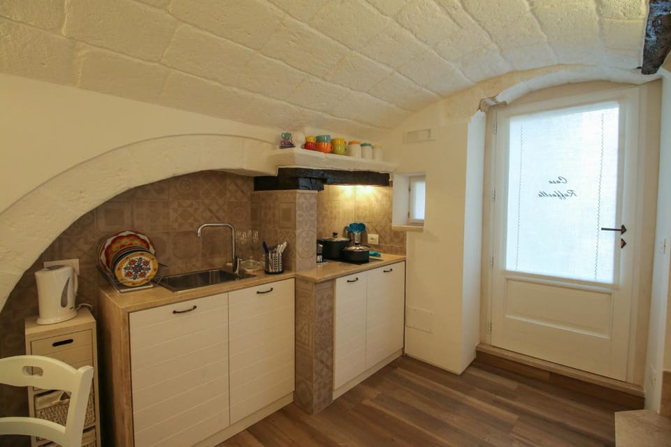 Coffee/tea facilities, Kitchen or kitchenette, Photo of the whole room