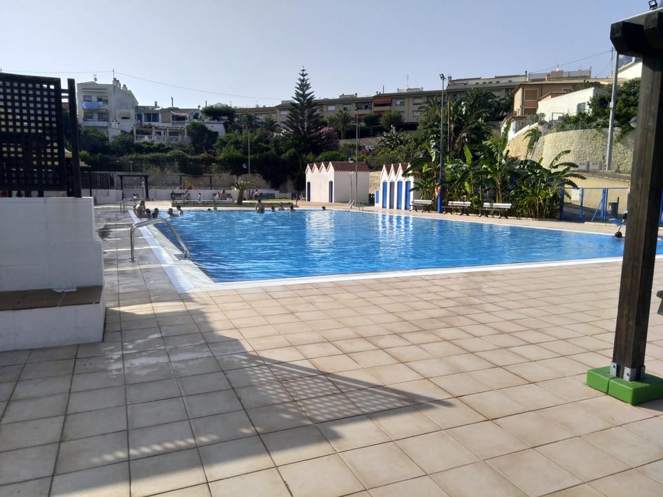 Swimming pool, Swimming pool