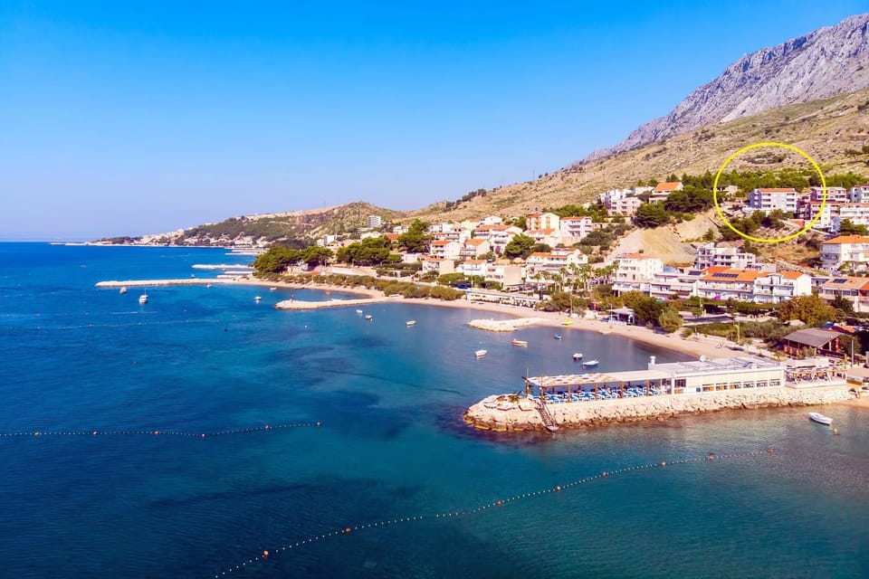 Restaurant/places to eat, Neighbourhood, Bird's eye view, Beach