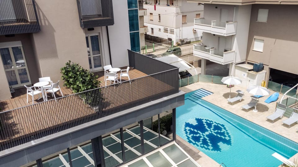 Balcony/Terrace, Pool view, Swimming pool, Swimming pool