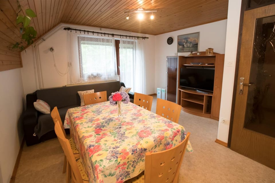 TV and multimedia, Living room, Dining area