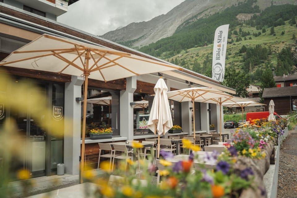 Patio, Restaurant/places to eat, Balcony/Terrace