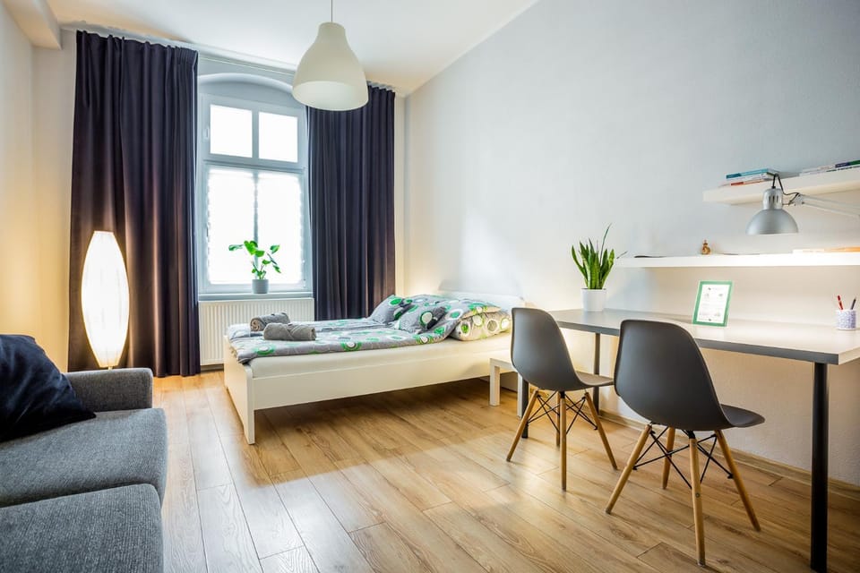 Bed, Photo of the whole room, towels