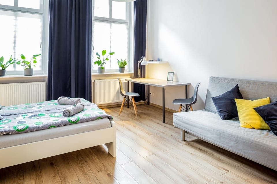 Bed, Photo of the whole room, towels