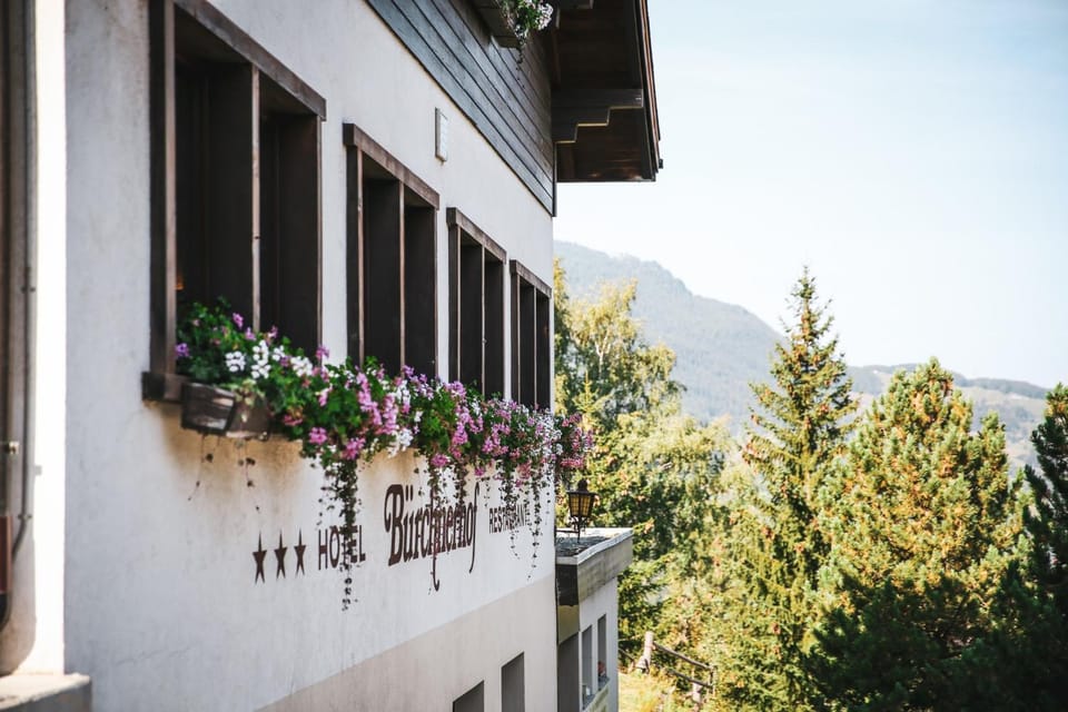 Property building, Restaurant/places to eat