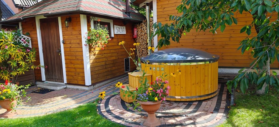 Hot Tub, Sauna