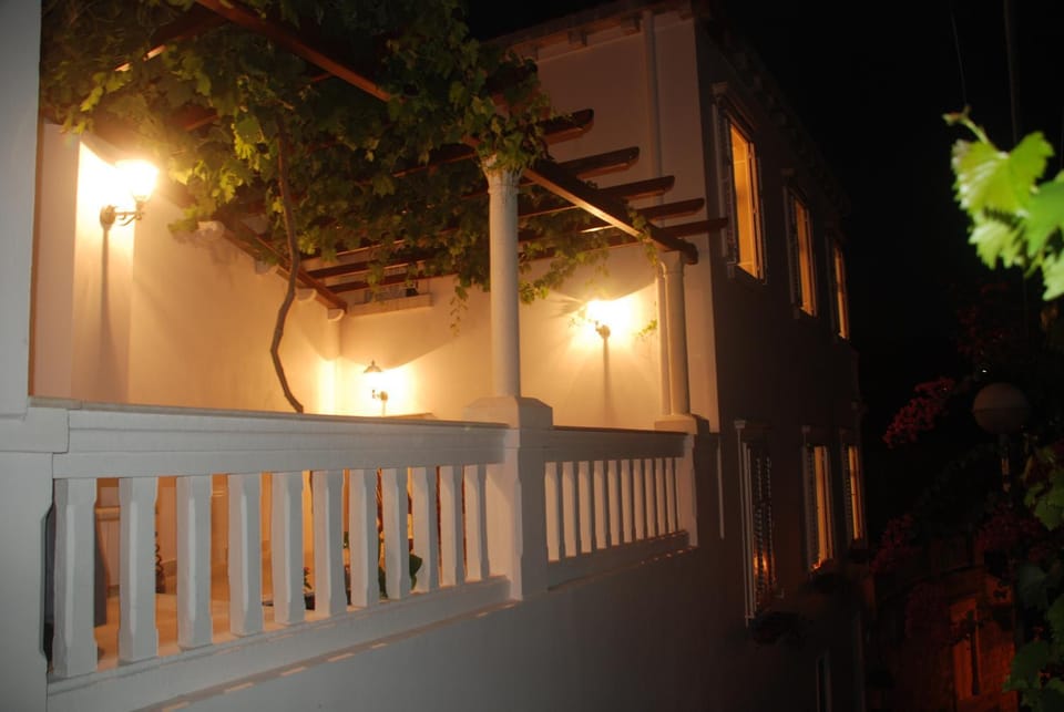 Facade/entrance, Night