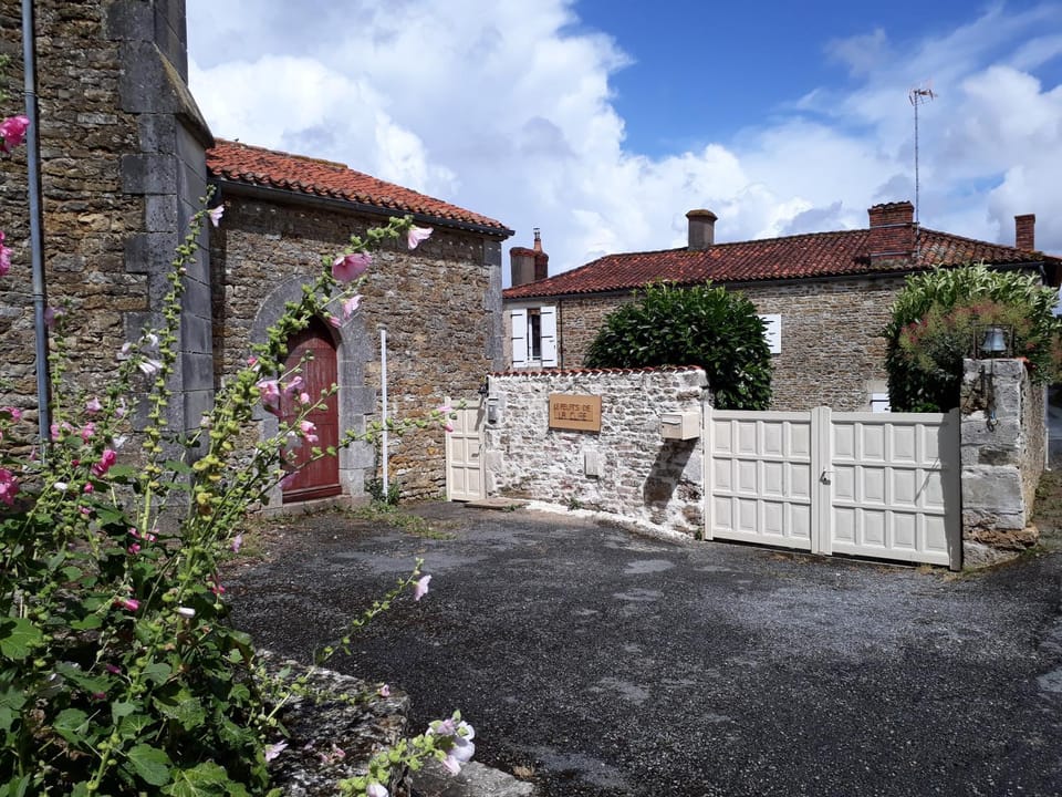 Facade/entrance, Internal: Not applicable to any particular room