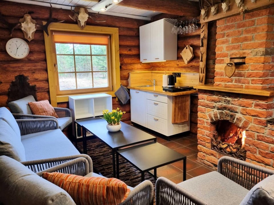 Coffee/tea facilities, Kitchen or kitchenette, Living room, Seating area, stove
