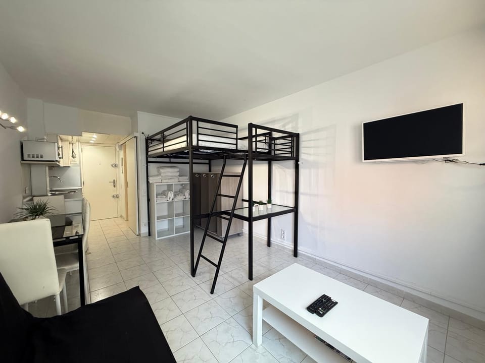 TV and multimedia, Photo of the whole room, wardrobe