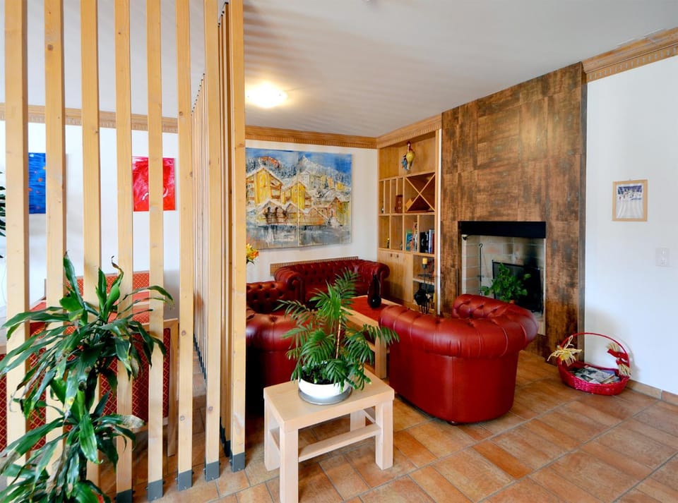 Communal lounge/ TV room