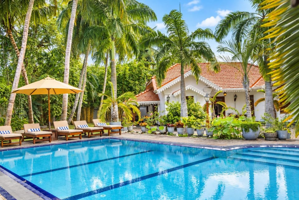 Property building, Day, Garden view, Pool view, Swimming pool, sunbed
