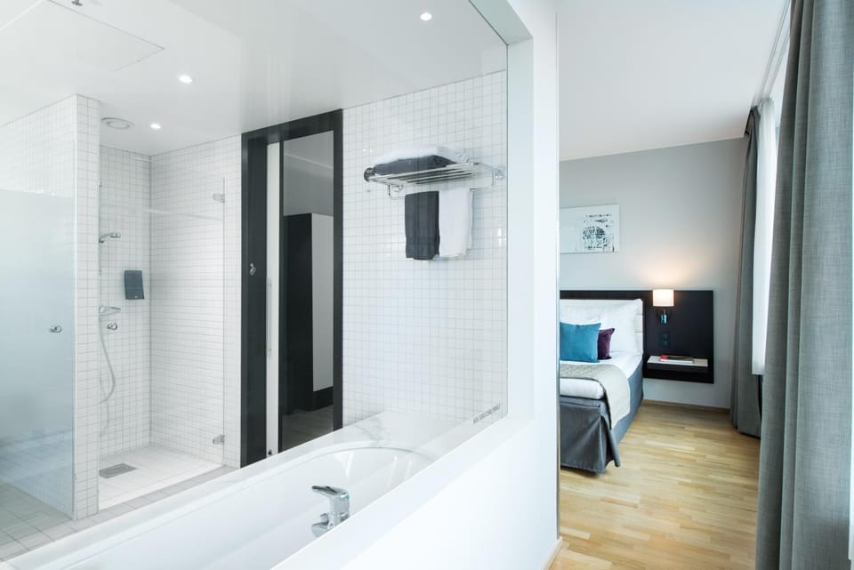 Bed, Bathroom, Photo of the whole room