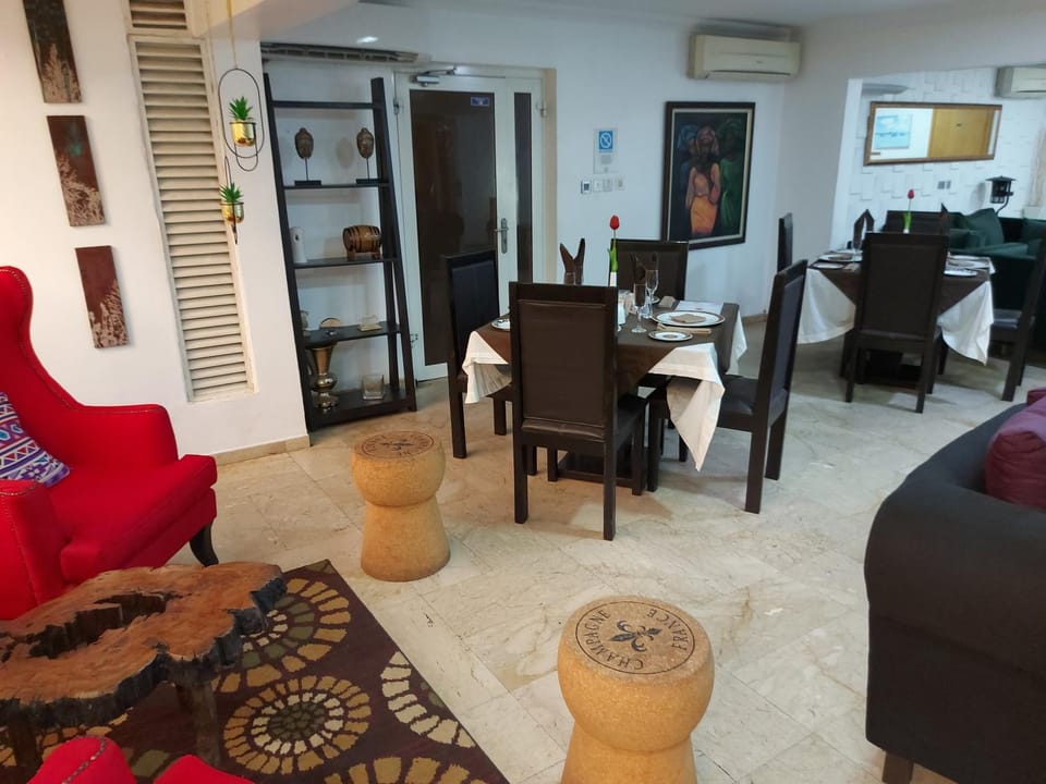 Restaurant/places to eat, Lounge or bar, Dining area