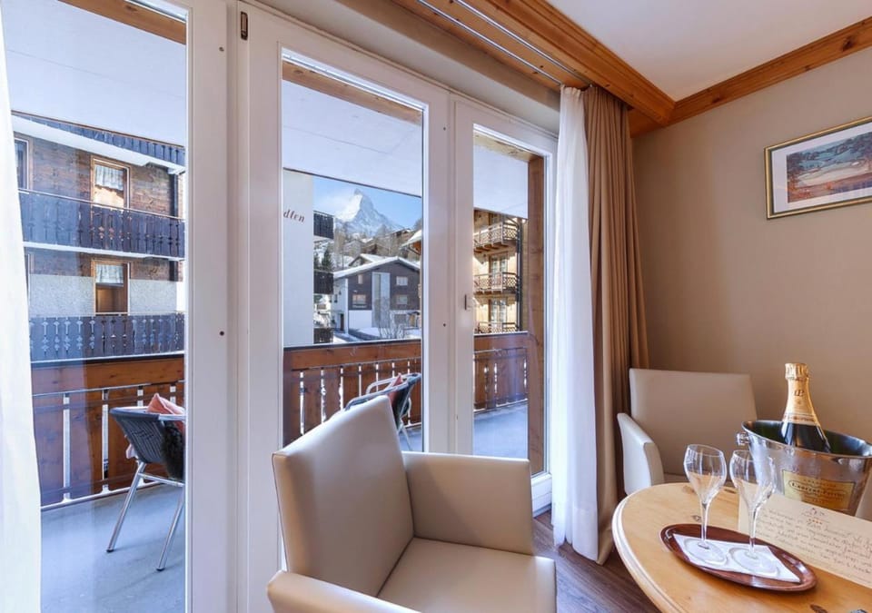 View (from property/room), Balcony/Terrace, Mountain view