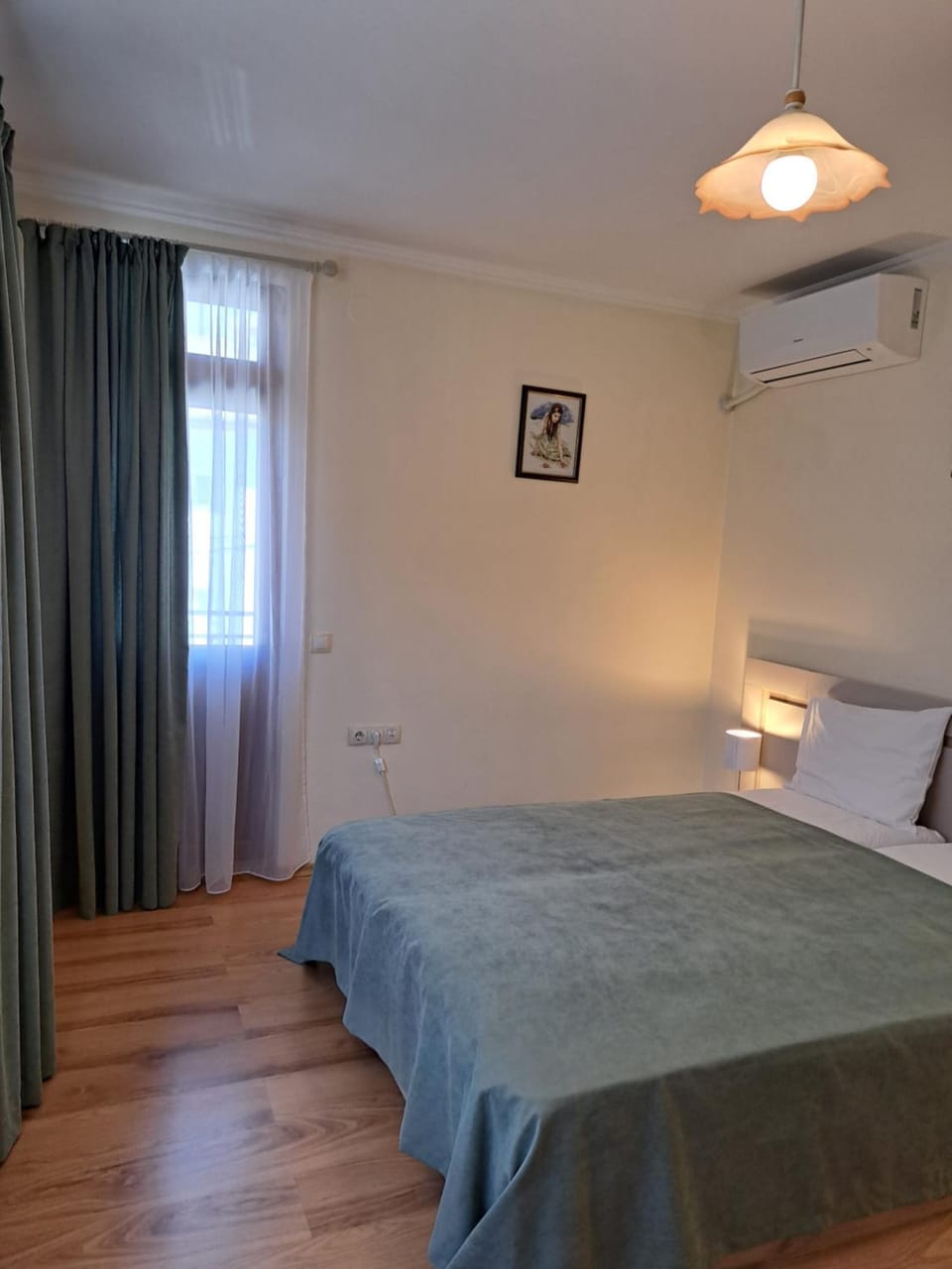 Photo of the whole room