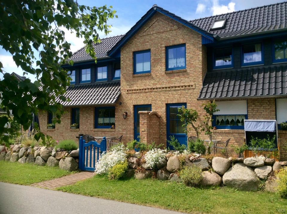 Property building, Facade/entrance, Garden view