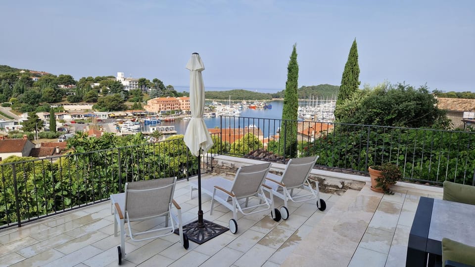 Balcony/Terrace, Internal: Not applicable to any particular room