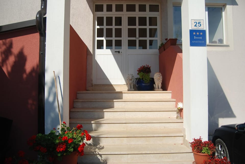 Facade/entrance, On site