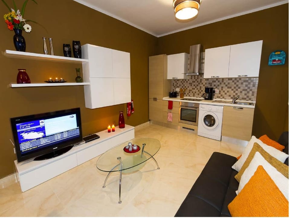 TV and multimedia, Kitchen or kitchenette, stove, washing machine