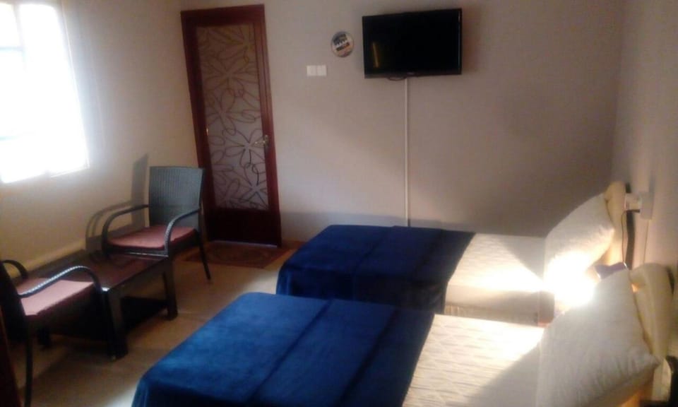 Bed, Photo of the whole room, Decorative detail, Bedroom