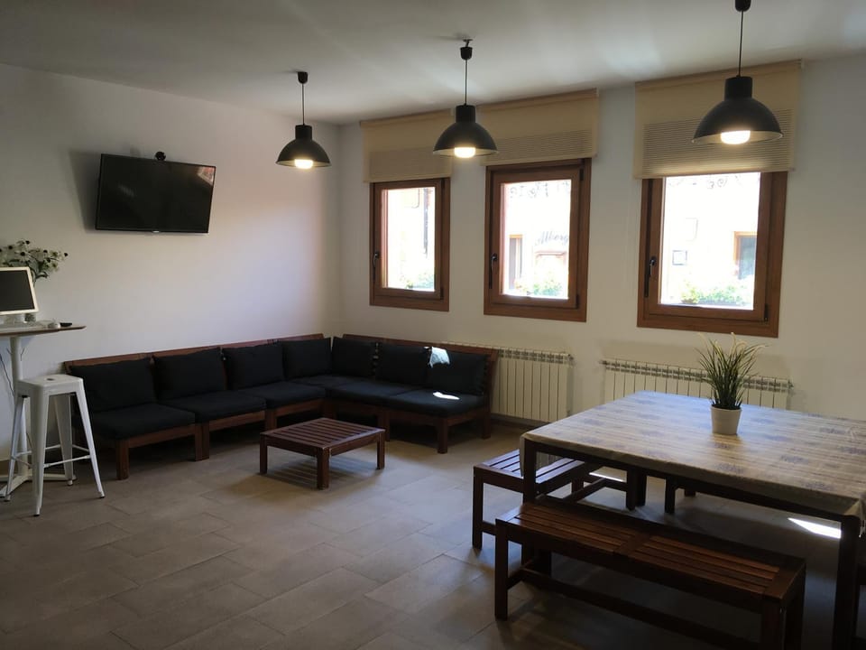 Communal lounge/ TV room, TV and multimedia, Living room, Dining area