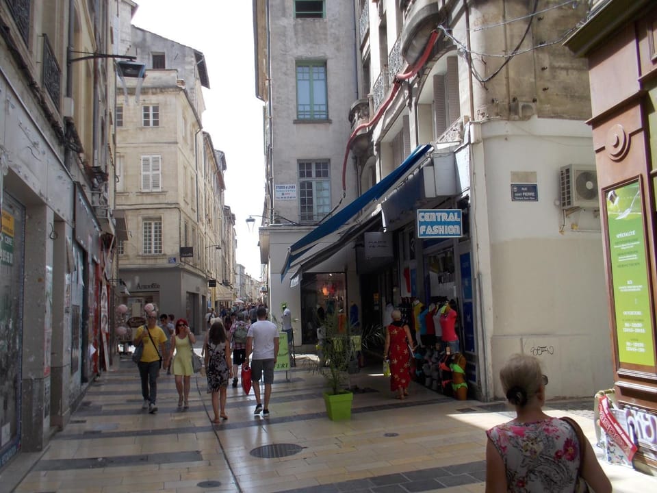 Neighbourhood, Area and facilities