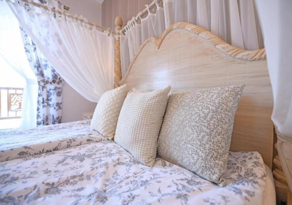 Bed, View (from property/room), View (from property/room), Other, Other, Other, Photo of the whole room, Bedroom, furniture, furniture, furniture