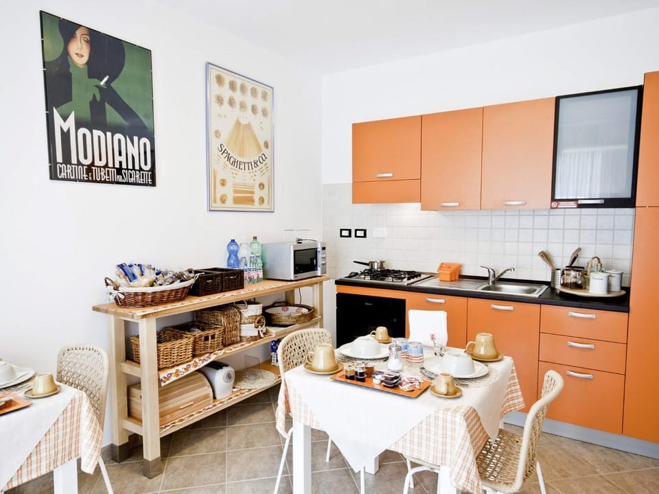 Dining area, Internal: Not applicable to any particular room