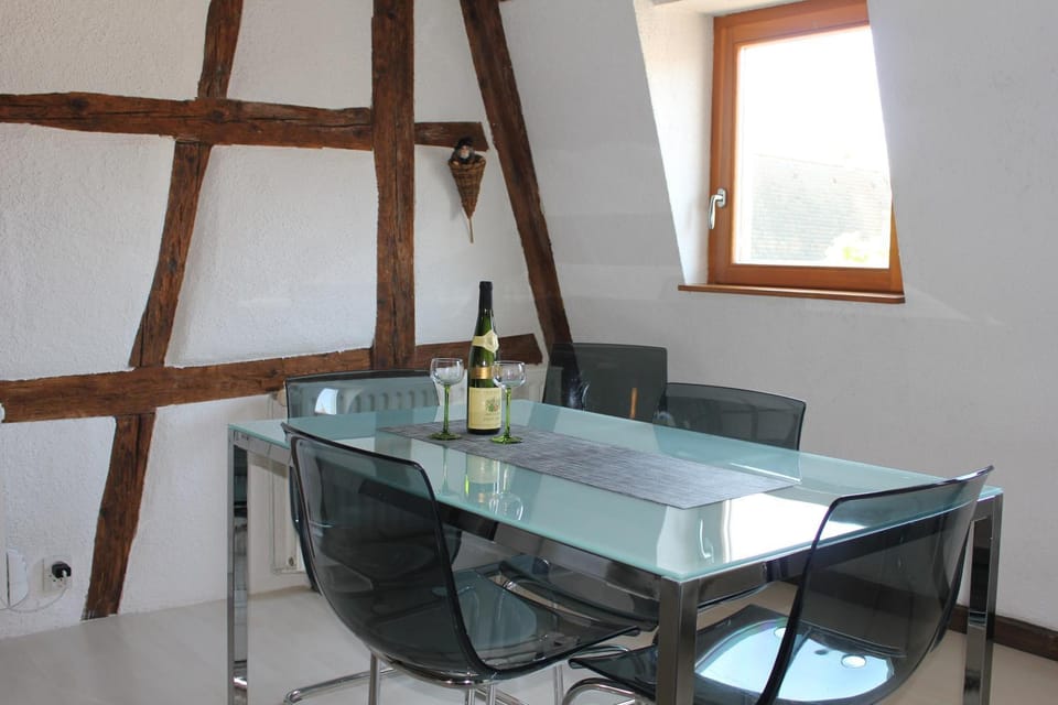 Day, Dining area