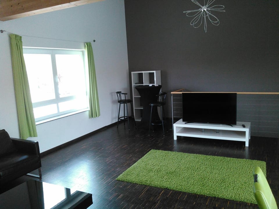 Living room, Photo of the whole room, Decorative detail