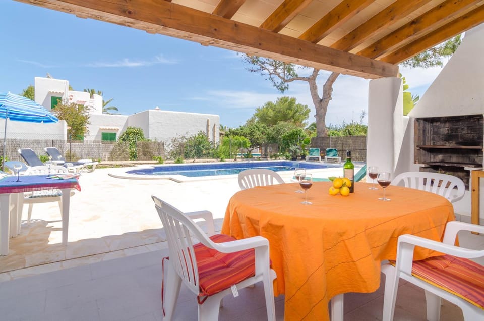 BBQ facilities, Balcony/Terrace, Dining area, Swimming pool