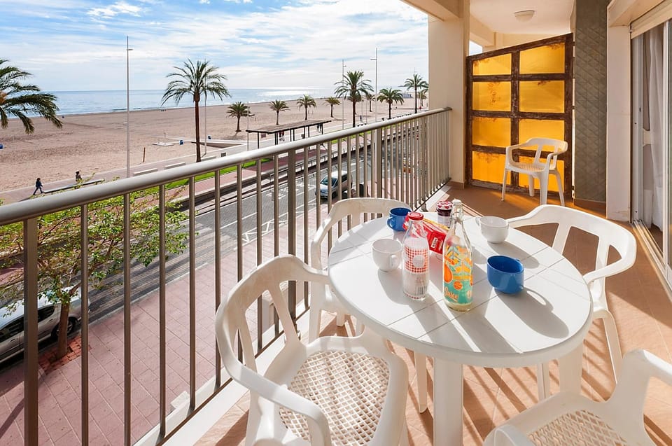 Balcony/Terrace, Dining area, Sea view, Street view