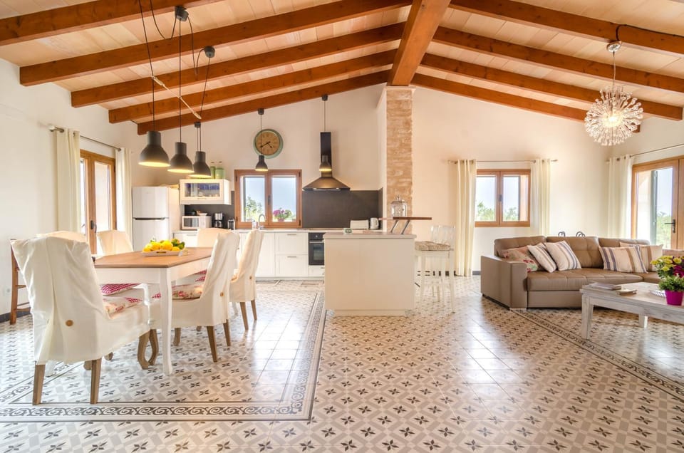 Kitchen or kitchenette, Living room, Dining area