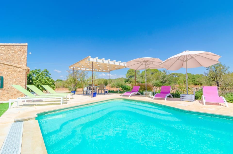 Swimming pool, sunbed